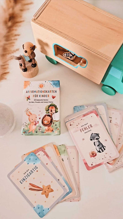 Eulentaler Affirmationskarten für Kinder mit 44 liebevoll illustrierten Karten, darunter „Ich bin einzigartig“ und „Ich darf Fehler machen“.