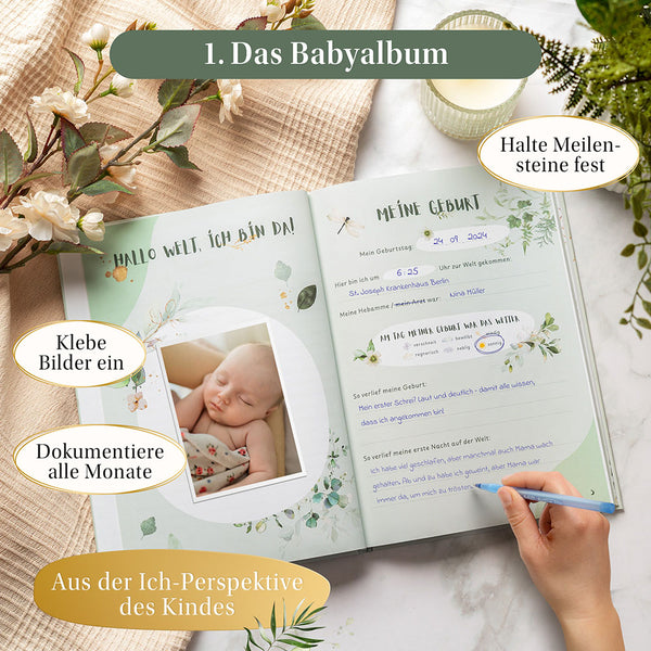 Geöffnetes grünes Eulentaler Babyalbum „Mein erstes Jahr“ mit Babyfoto, Geburtsdaten und Seiten zum Festhalten der ersten Meilensteine und Monate.
