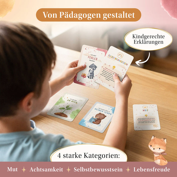 Kind betrachtet Eulentaler Affirmationskarten mit kindgerechten Erklärungen aus den vier Kategorien Mut, Achtsamkeit, Selbstbewusstsein und Lebensfreude.
