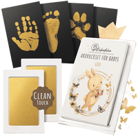 Eulentaler Clean-Touch-Abdrucksets für Babys mit schwarzen und goldenen Stempelkissen sowie Karten für Hand- und Fußabdrücke ohne direkten Farbkontakt.
